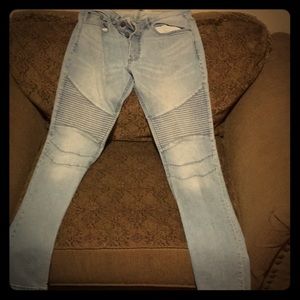 Skinny light blue jeans